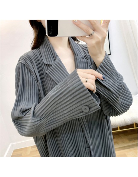 Autumn and winter new products with loose temperament, oversized long sleeved pleated suit jacket for women