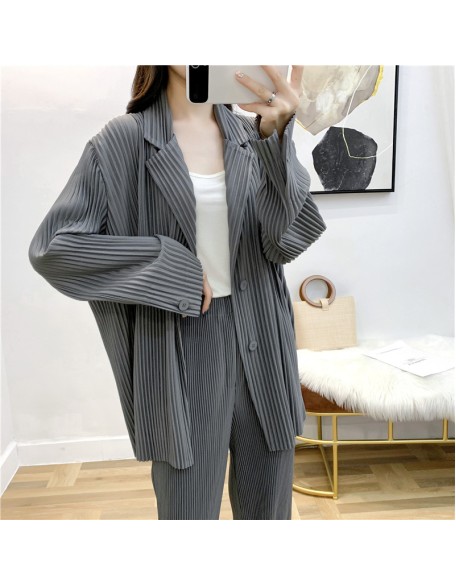 Autumn and winter new products with loose temperament, oversized long sleeved pleated suit jacket for women